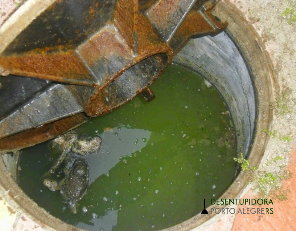 Desentupimento de fossa: importância de cuidar do tanque séptico